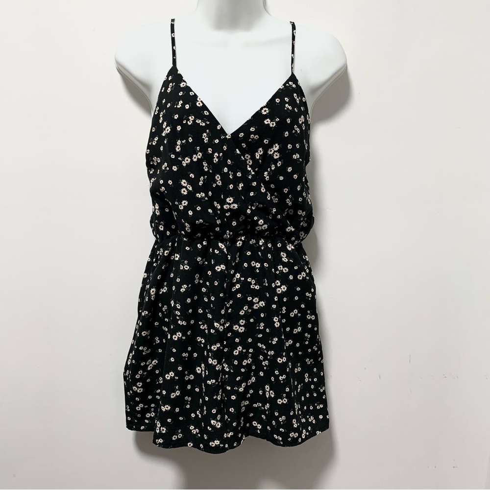 I JOAH Spaghetti Strap V neck Wrap Women’s Romper Size L.